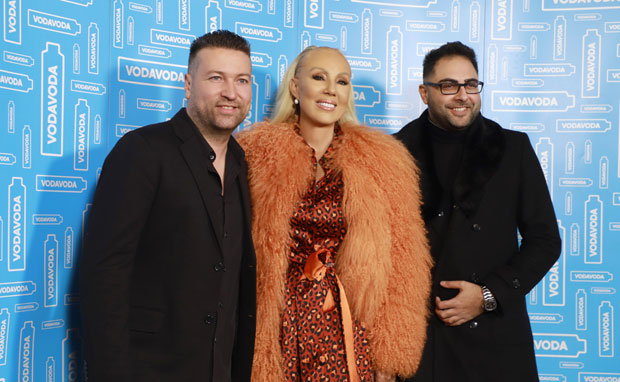 Брена изненадила новинаре: Позвала их на бину, а онда је настало лудило (ФОТО+ВИДЕО)